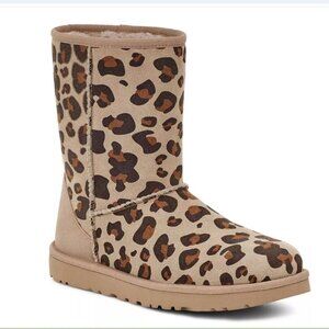 UGG CLASSIC SHORT BOOTIE Genuine Sheepskin Lined Leopard Print Boot Beige,  8